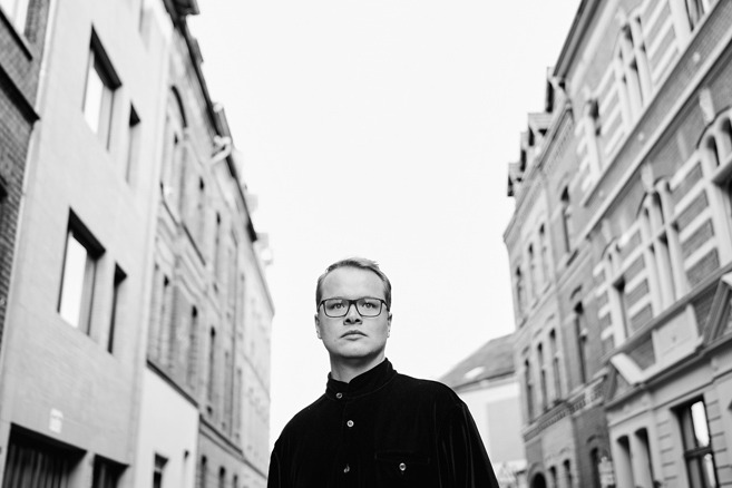 Mehr über den Artikel erfahren DAVID FISCHER – Steuermann in „Der fliegende Holländer“ mit Luxembourg Philharmonic